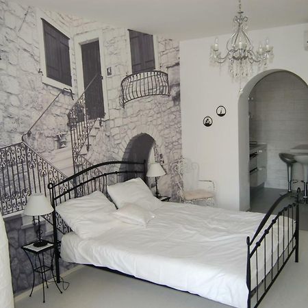 Studio Apartment For 2 Adults And 1 Child ماكارسكا المظهر الخارجي الصورة