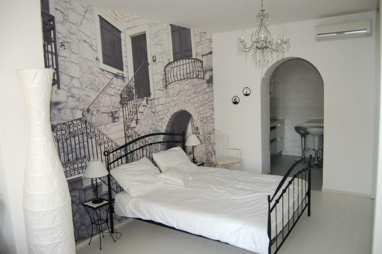 Studio Apartment For 2 Adults And 1 Child ماكارسكا المظهر الخارجي الصورة