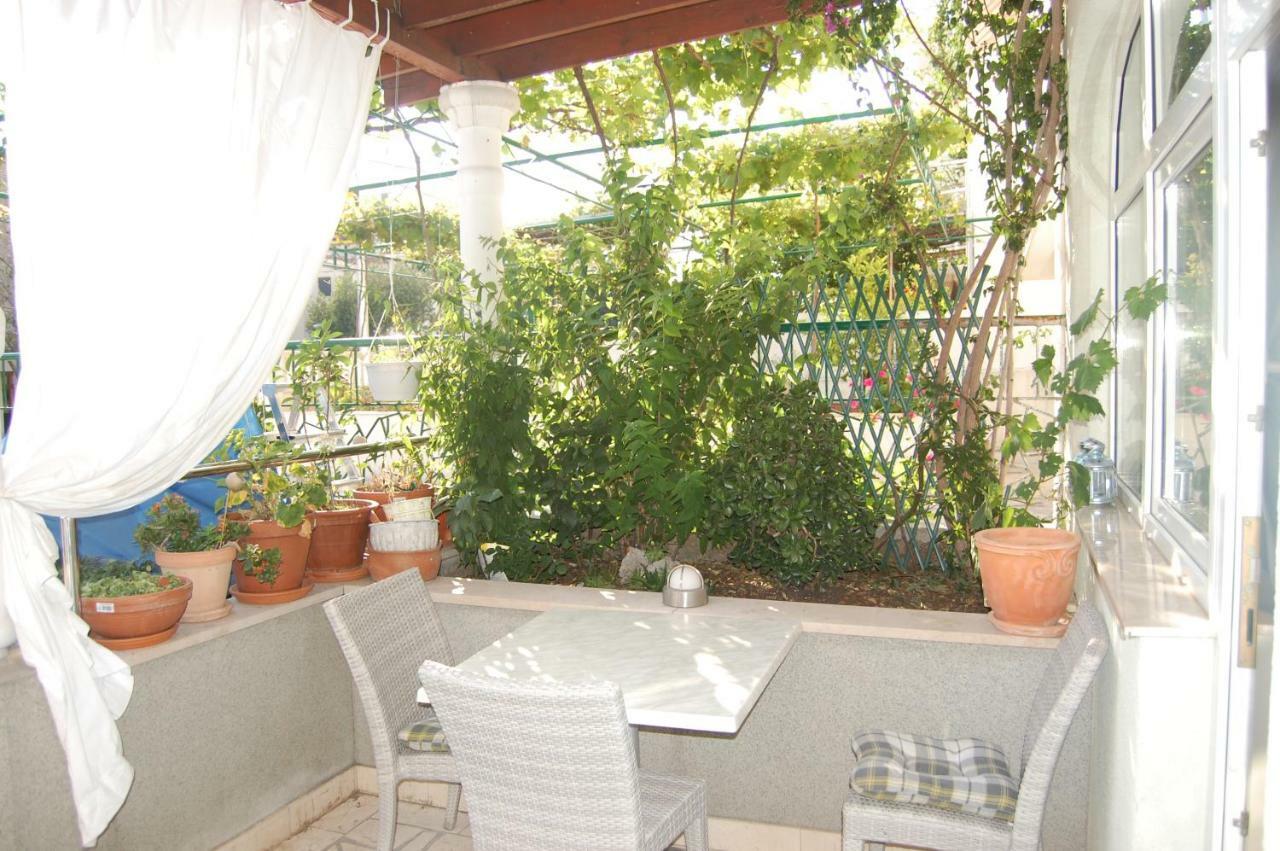 Studio Apartment For 2 Adults And 1 Child ماكارسكا المظهر الخارجي الصورة