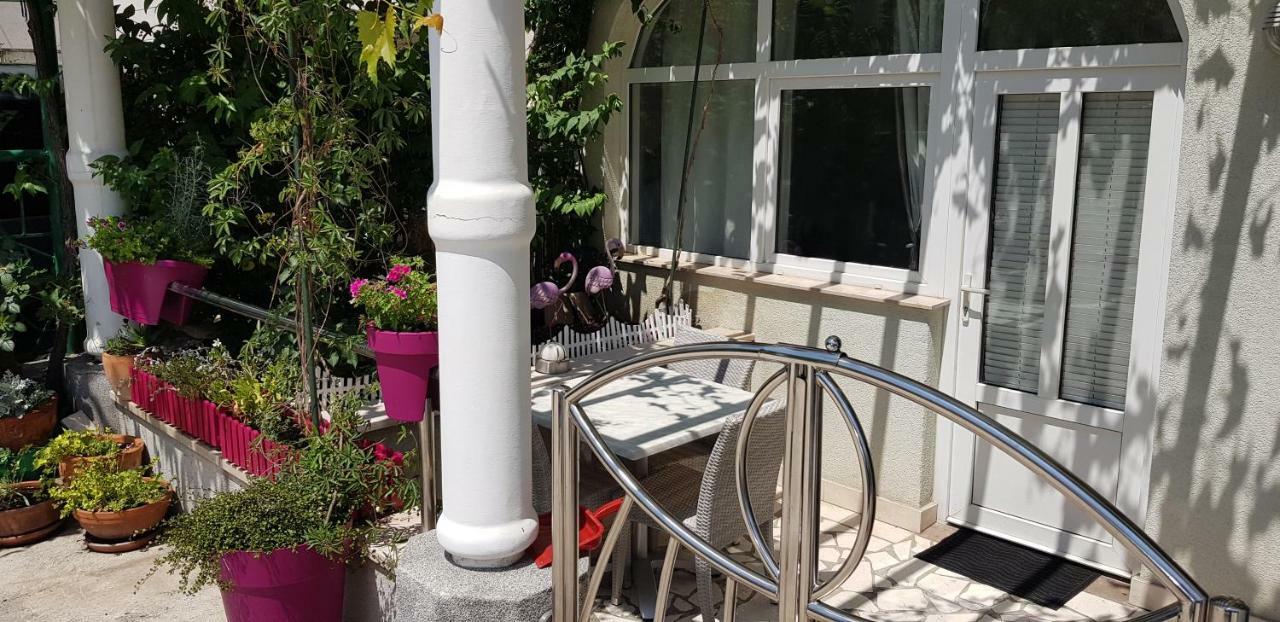 Studio Apartment For 2 Adults And 1 Child ماكارسكا المظهر الخارجي الصورة